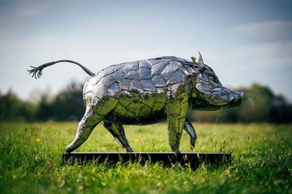 Powerful and modern: a stainless steel boar sculpture makes a statement.